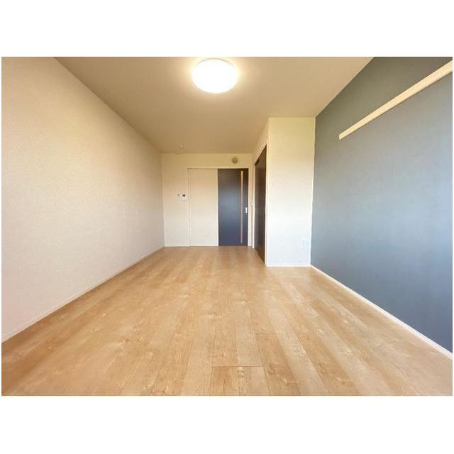 22030521