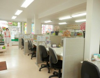 明るい店内へ是非お越し下さい！
お部屋探しの事、分からないことなど何でもご相談ください！