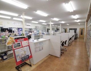 明るい店内へ是非お越し下さい！
お部屋探しの事、分からないことなど何でもご相談ください！