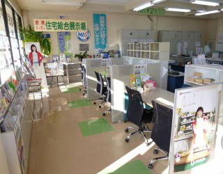 明るい店内へ是非お越し下さい！
お部屋探しの事、分からないことなど何でもご相談ください！