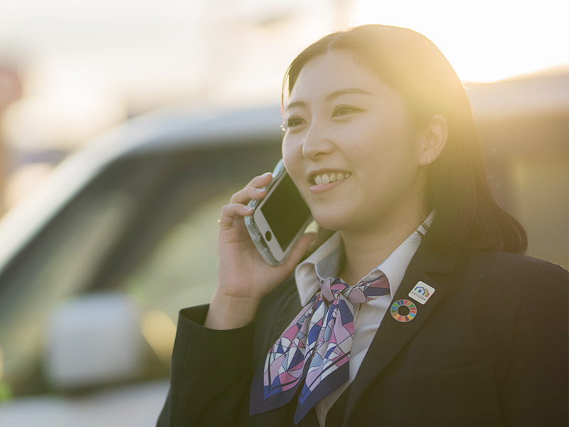 借りる時、買う時、貸す時、売る時、建てる時・・・私たちの仕事は、お客様の人生の節目に関わること。