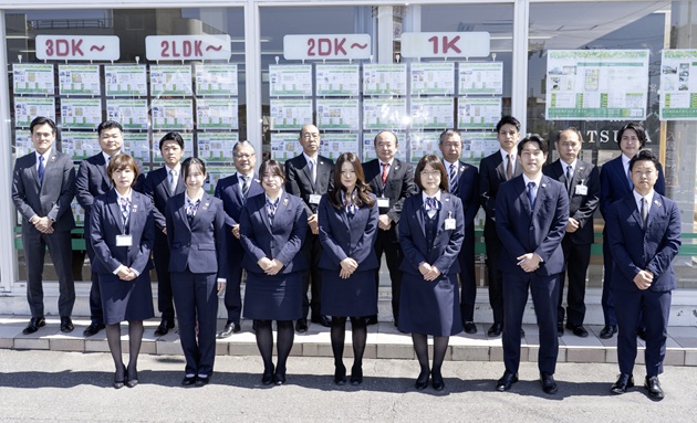 土浦支店全員集合写真（コーポレートサイト用）